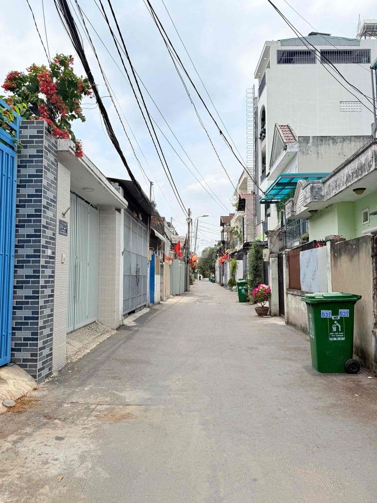 Bán Gấp Dãy trọ thu 20tr/tháng Dt: 6,2x19.5 gần Trường Hoa Lư TnpB Q9