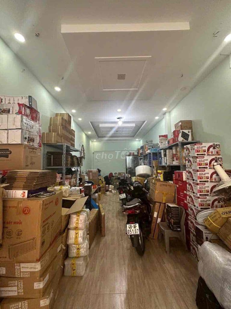 cho thuê nhà mặt tiền khu bàu cát tân bình. DT: 4m x 18m 2 lầu giá18tr