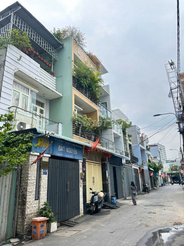 Nhà 68m2 trệt lầu tum sau lưng chợ Đầu Mối Thủ Đức đường Ngô Chí Quốc