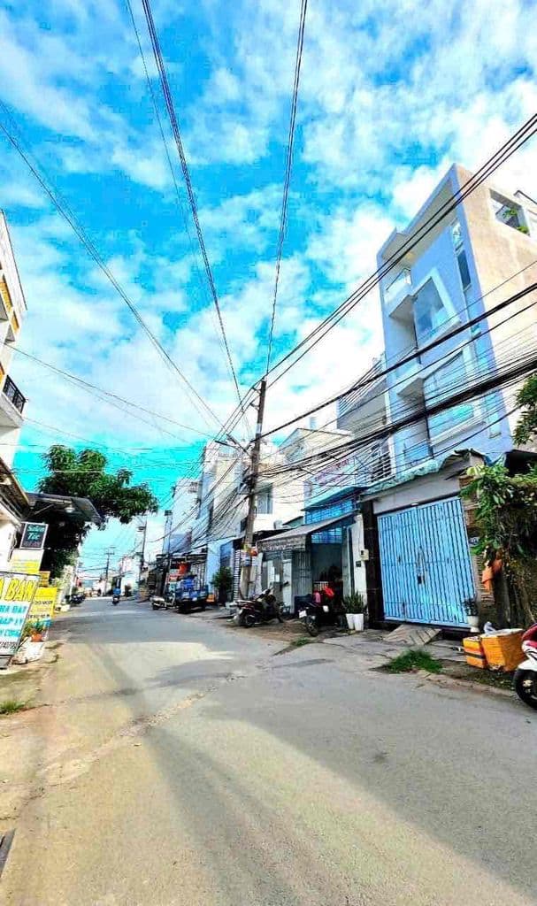 Bán nhà mặt tiền 1 trệt 3 lầu 4pn giáp Quận 2 5,95 tỷ sổ hồng bao sổ