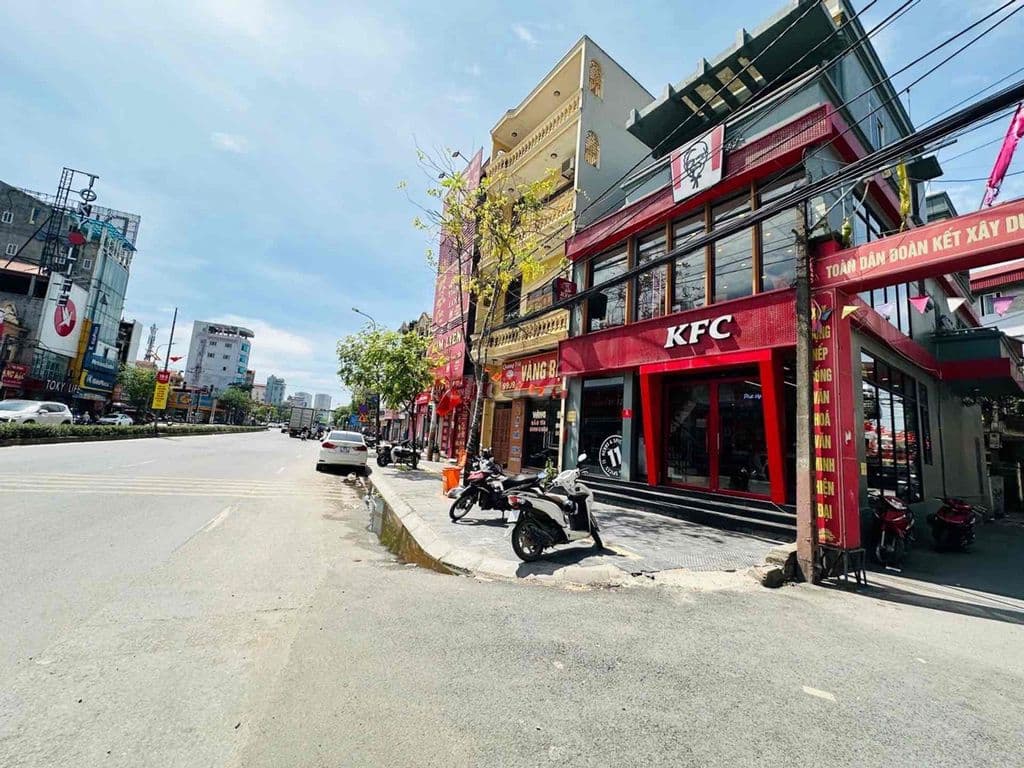 NHÀ DÂN XÂY 4 TẦNG X40m2 , Ô Tô đỗ cửa , NGÃ TƯ TRẠM TRÔI , SÁT QL32
