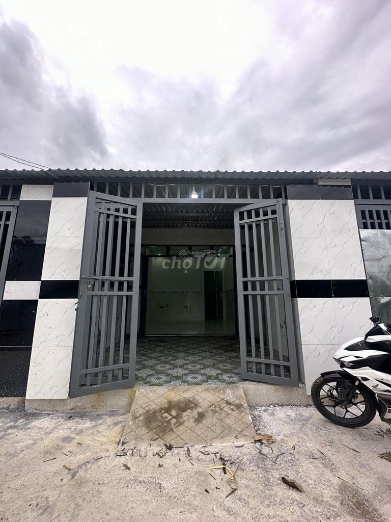 Nhà 109m2 Ngay quốc lộ 22 Chạy vào 400m, giá chỉ 1,45 tỷ sổ hồng riêng