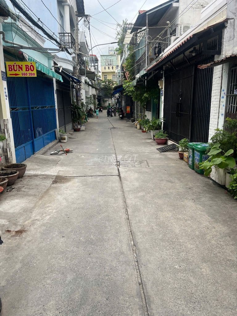 MỘT XẸT HẺM XE HƠI - Ảnh 2