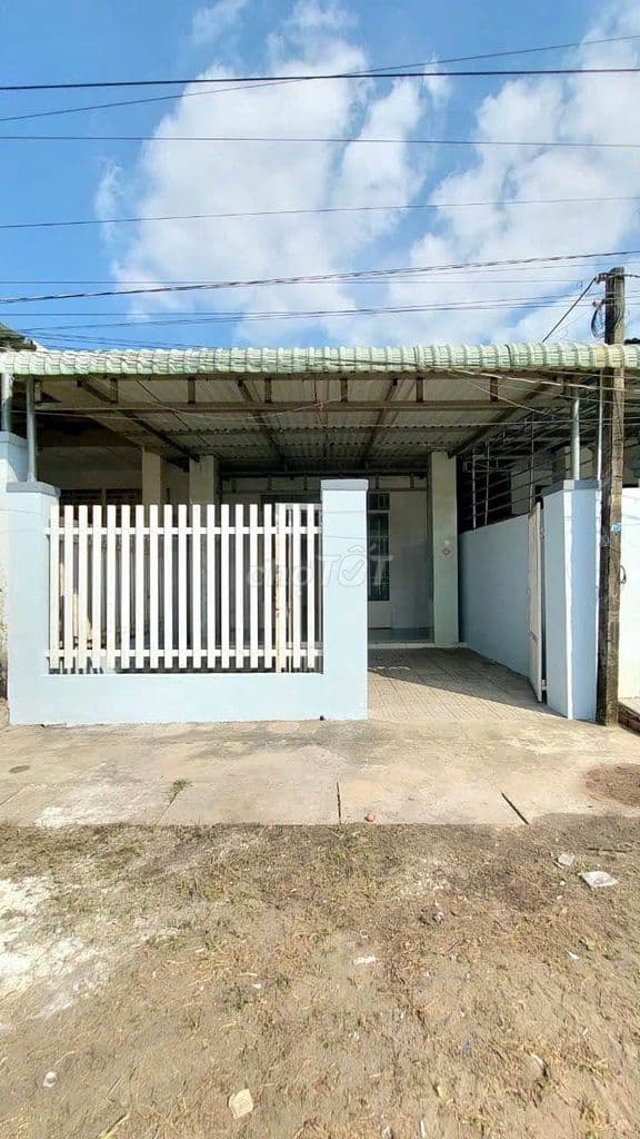 Bán gấp căn nhà cấp 4 ở Đ. Số 82 , Tân Phú Trung 100m2 -SHR- giá 740tr