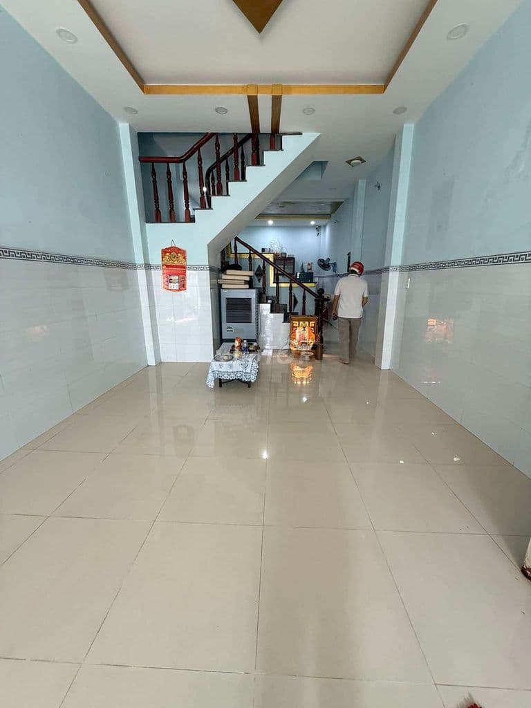 bán nhà thạnh xuân 38. DT 4x15m 3 phòng ngủ. hẻm xe hơi