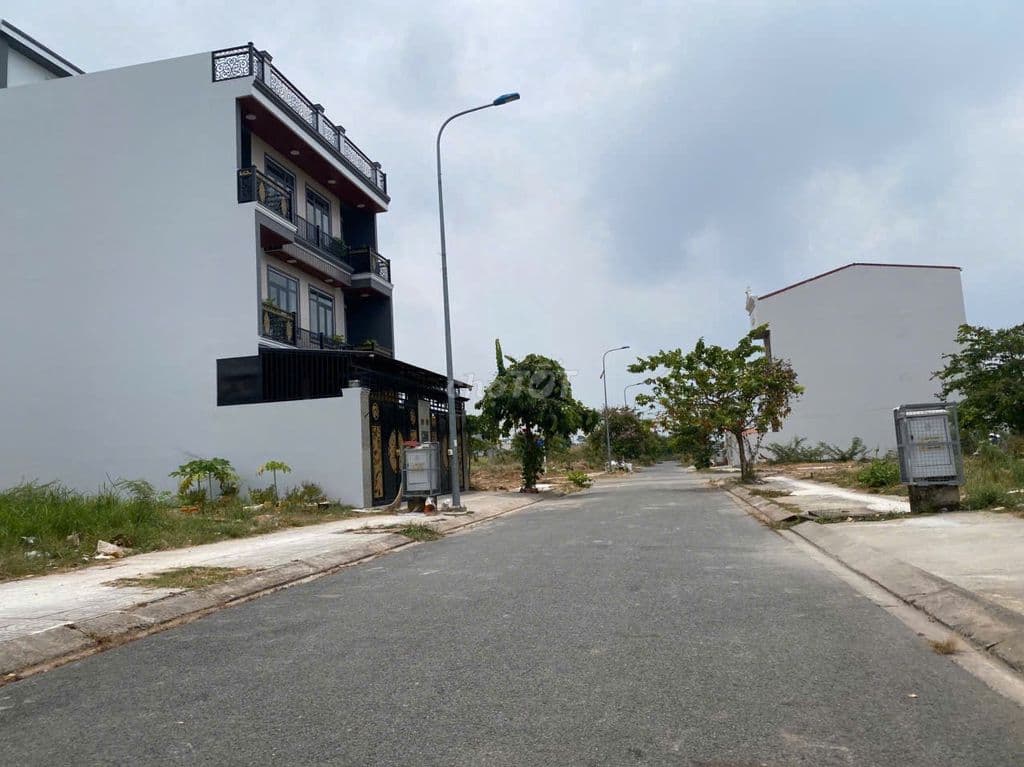 ngộp cần bán lô đất cách Vinhomes Quận 9 khoảng 150m , đường 12M - Ảnh 2