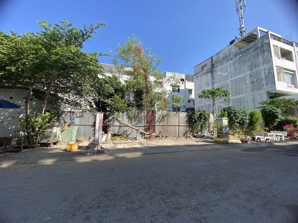 Đất sát mặt tiền Đặng Thùy Trâm. DT 7,5X18M. Hẻm xe hơi