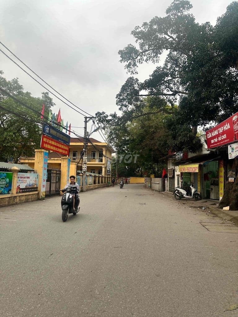 🔥 NHÀ TRỤC CHÍNH – TRƯỚC CỔNG TRƯỜNG – KINH DOANH ĐỈNH 🔥 Bán nhà Hữu H