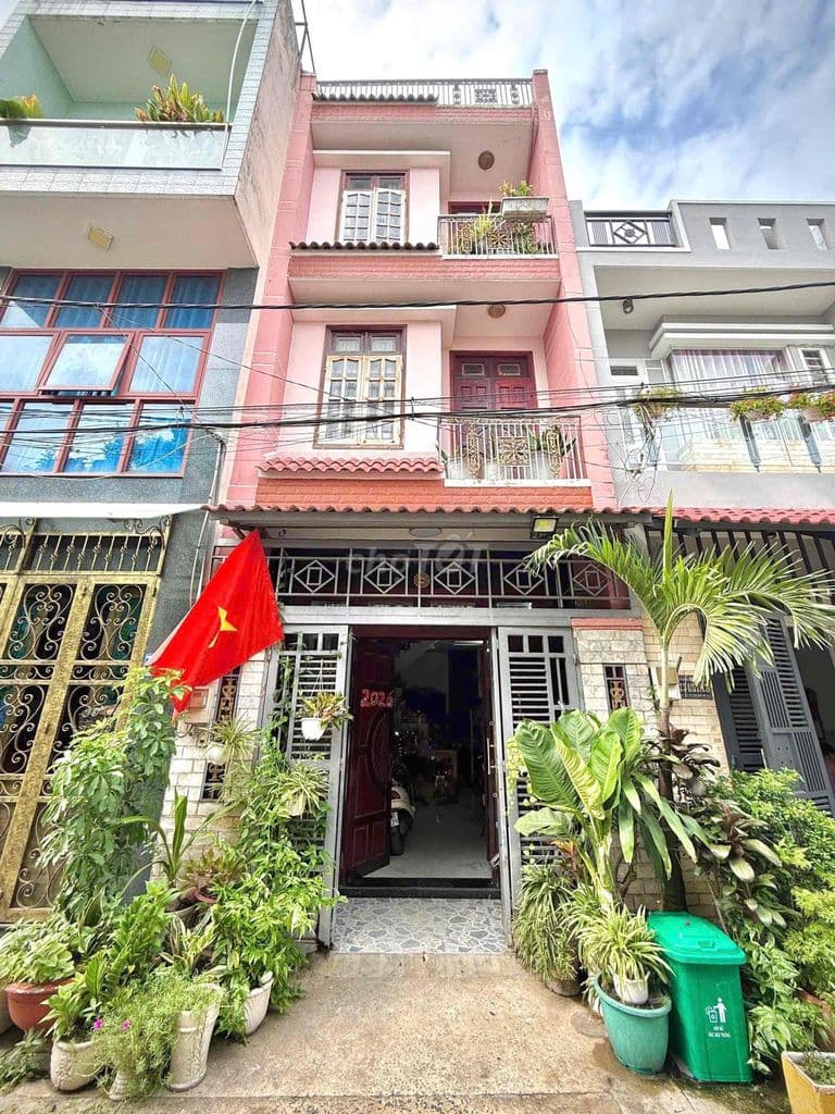 HẺM XE OTO- NHÀ 3 LẦU - K LỘ GIỚI