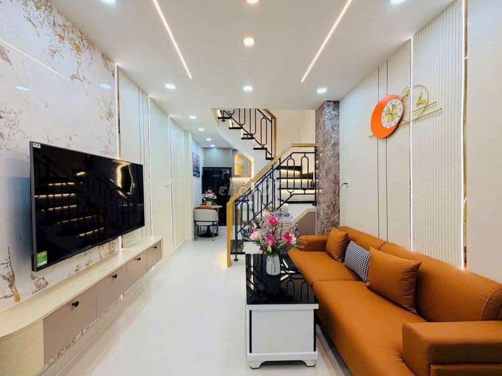 NHÀ 3 LẦU ĐÚC MỚI ĐẸP SANG TRỌNG 3X10 ĐƯỜNG QUANG TRUNG,P8, QUẬNGÒ VẤP