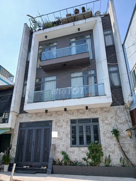 nhà trường chinh đi bộ ra trạm Metro, ngang 6m nở hậu vuông đẹp