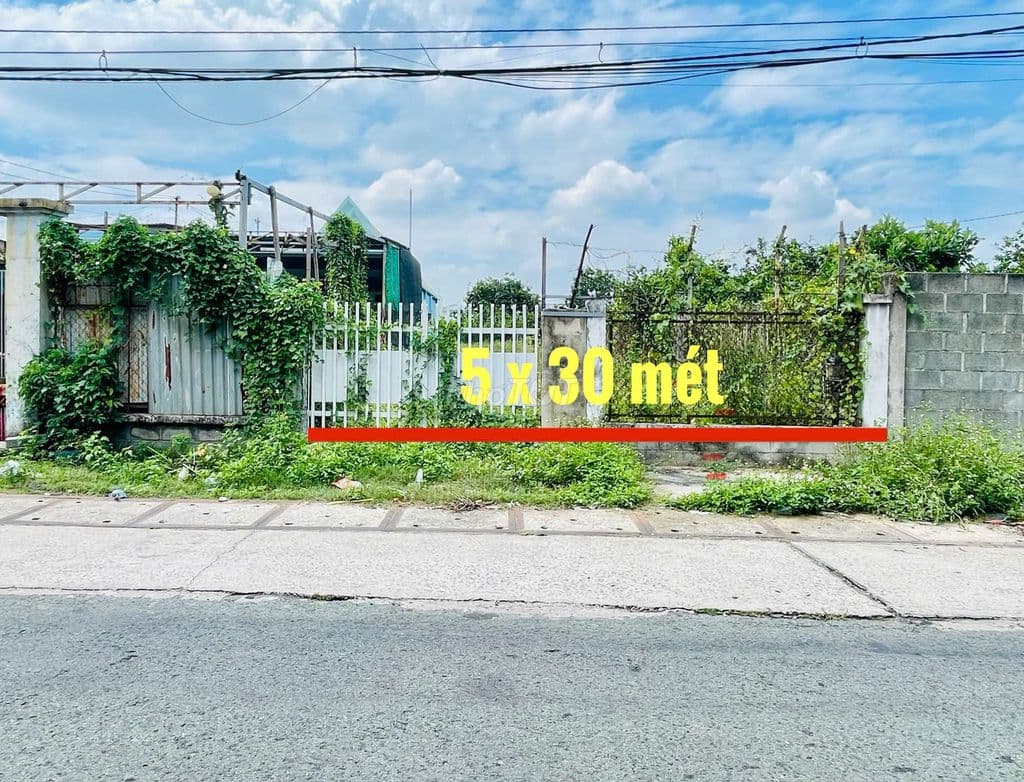 Đất ngộp mặt tiền 12m, Dt:5x30m Shr - Giá 650tr ngay chợ Việt kiều