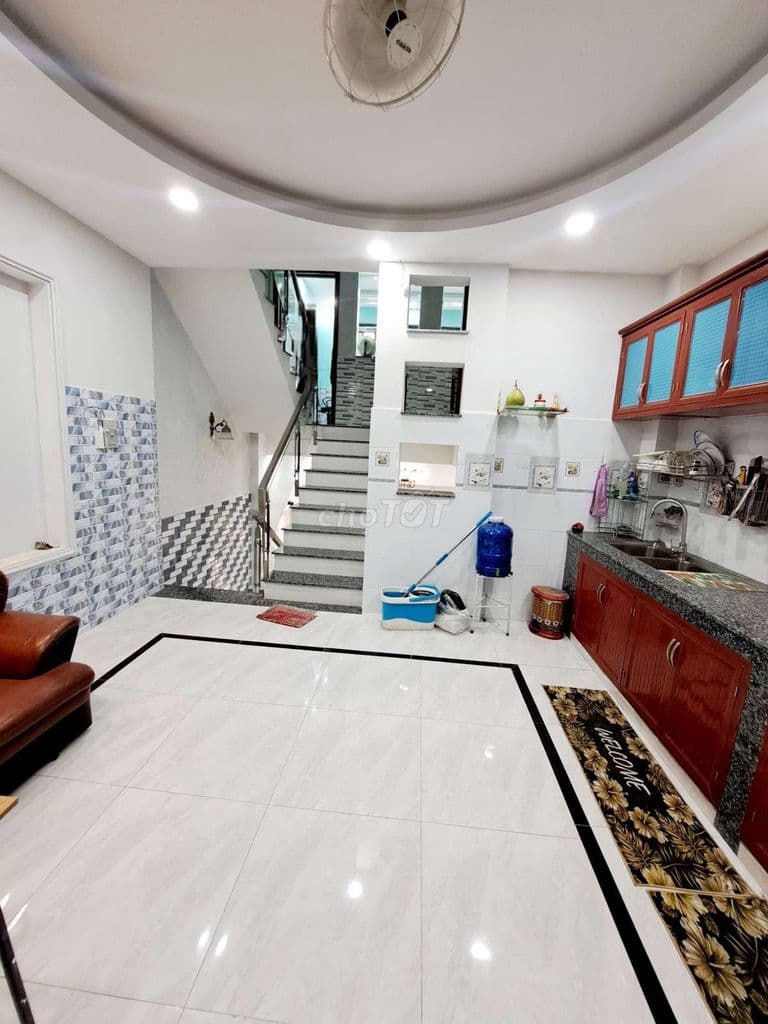 MTKD nhà 5 tầng chỉ 5.6 tỷ đường 10m
