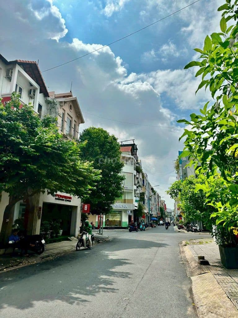 Biệt thự Hoa Lan Phú Nhuận cần bán gấp.