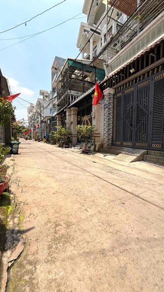 Đường số 10 Bình Tân, DT 75m (4,4 x 17), hẻm 8M thông, 3PN Giá 5,1ty