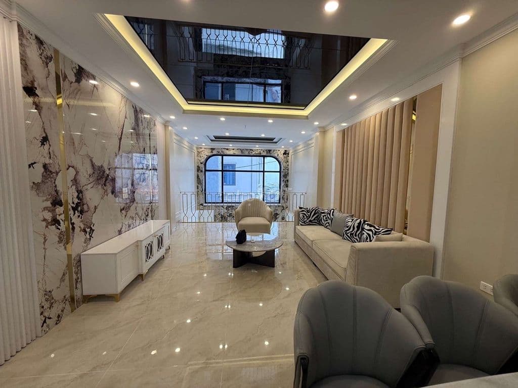 Nguyễn Văn Cừ - 8 Tầng Thang Máy - Gara 2 Ô Tô - Kinh Doanh - 25 Tỷ