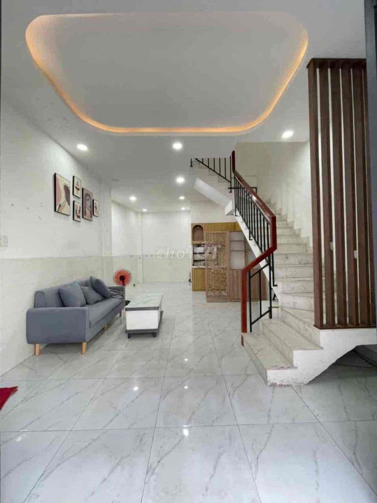 hẻm xe hơi , chiều ngang nhà 5m , miễn tiếp môi giới