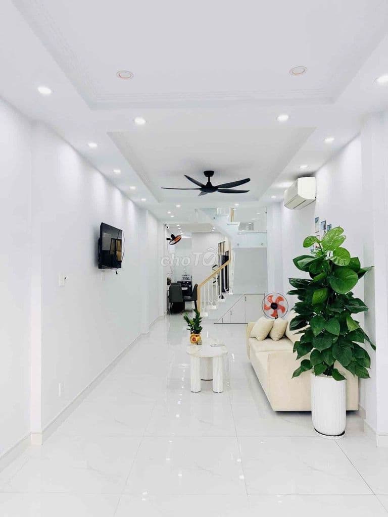 GẤP BÁN SÁT EMART , DT 4.5 x 10M, XE HƠI ĐỖ CỬA, 2 TẦNG, NHỈNH 3 TỶ - Ảnh 2