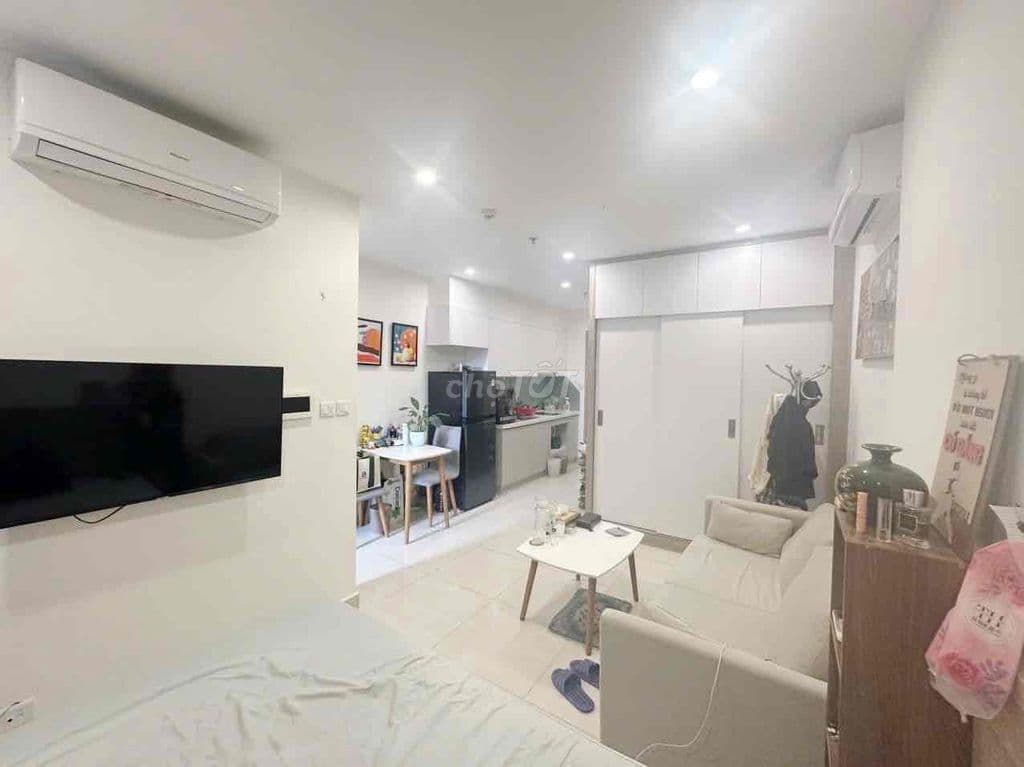 Cần tiền bán căn Studio full đồ giá *** thị trường, Vinhomes