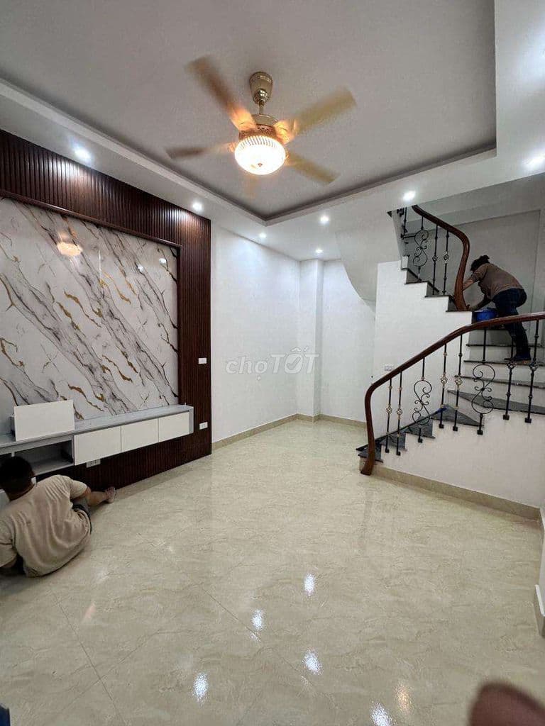 Hoàng Quốc Việt - Hoàng Sâm, khu phân lô, dân trí cao, an ninh