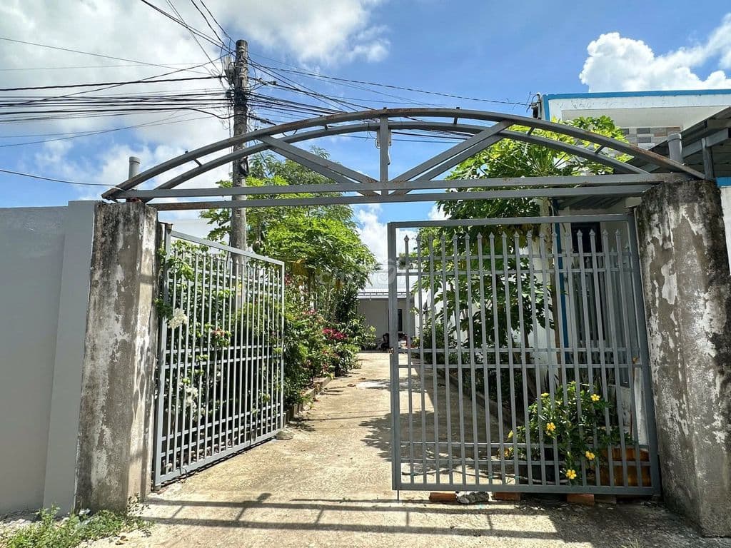 Bán căn nhà vườn 212m2 SHR ở ngay Tân Thông Hội- Củ Chi giá 1 tỉ 210tr