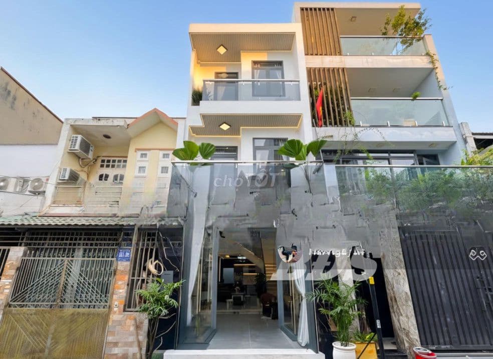 Nhà hiện đại full nội thất cao cấp - hẻm xe hơi 6m - liền kề Q7