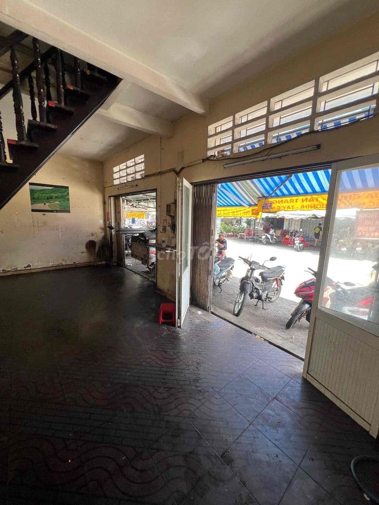 MẶT TIỀN 3 TẦNG NGANG 8M KHU CHỢ HOÀ BÌNH Q5. CHỈ 320TR/M2 - Ảnh 2