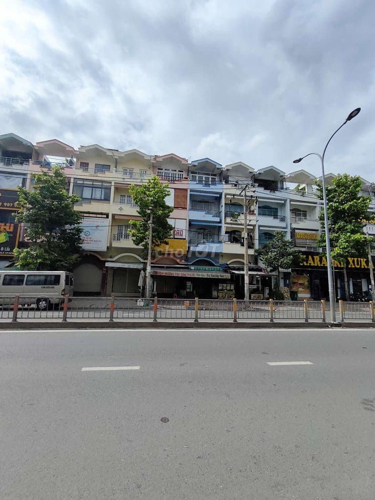 Nhà bán MT Tạ Quang Bửu gần BX quận 8. Nhà 80m2 4 lầu chính chủ 1 đời