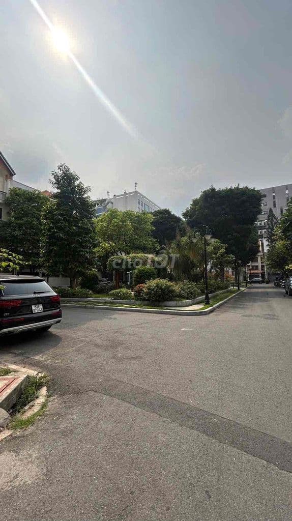 Bán 3E/ 16 Phổ Quang ( khu biệt thự Him Lam )