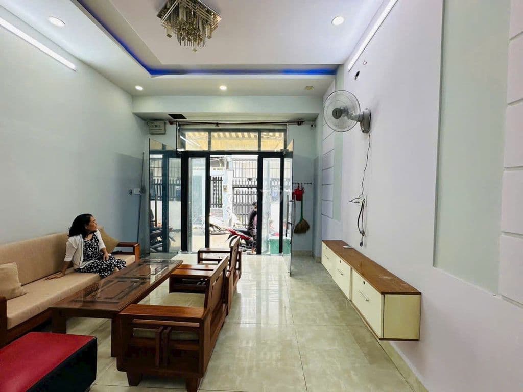 Đi Mỹ bán nhà đường Cao Thắng Q10 HXH sổ hồng riêng 61m2 chỉ 1790