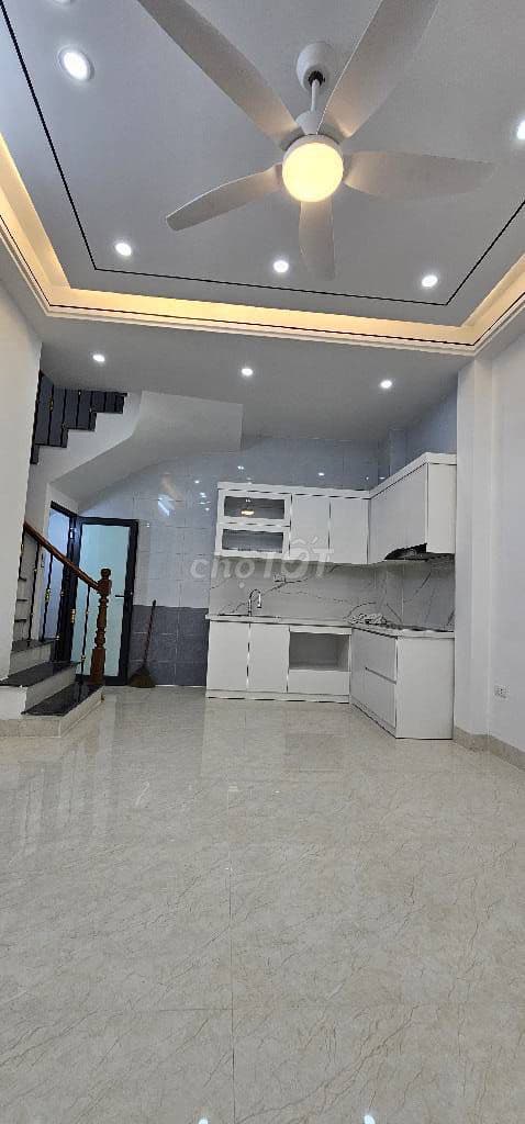 LÔ GÓC KINH DOANH-OTO TRÁNH DỪNG ĐỖ-NỘI THẤT ĐẸP VỀ Ở LUÔN.