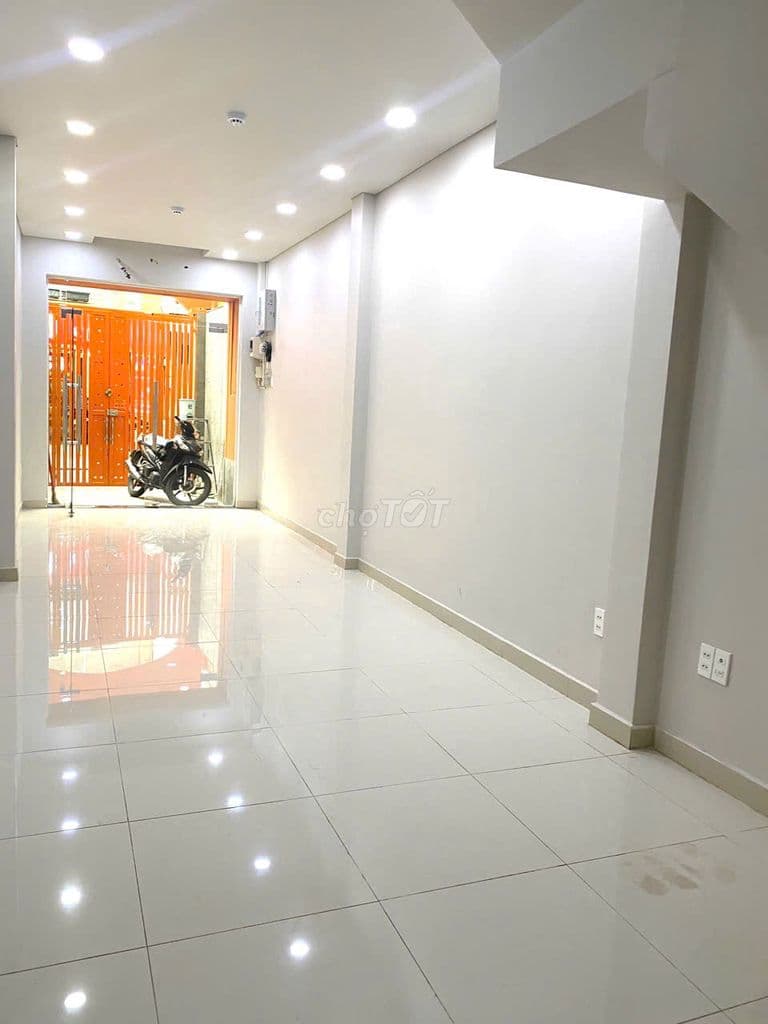 Mặt bằng trệt Quận 1 – 30m2 – riêng – 16tr – Thạch Thị Thanh