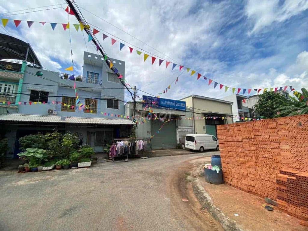 Bán nhà nát MT kênh Tham Lương đs 10 5x20m giá 5.65 tỷ ngày công viên - Ảnh 2