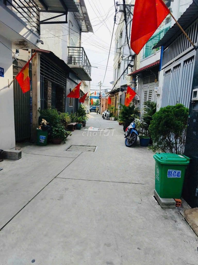 Nhà mới xây ngay chợ Hiệp Thành Quận 12 hẻm oto tới nhà giá 1ty050 TL