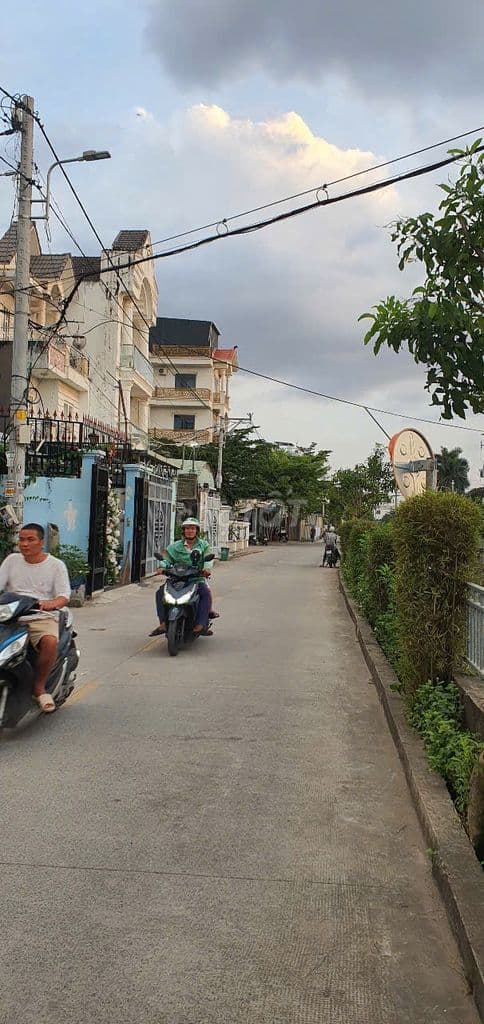 CẦN TIỀN BÁN NHANH LÔ ĐẤT ĐẸP MẶT TIỀN ĐƯỜNG THẠNH LỘC 37 QUẬN 12