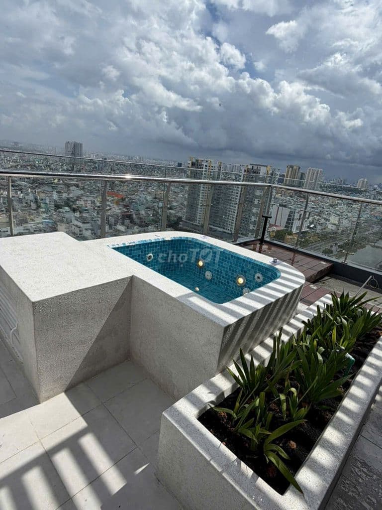 Bán căn penthouse Sky Garden D-Aqua có sân vườn và bồn jacuzzi