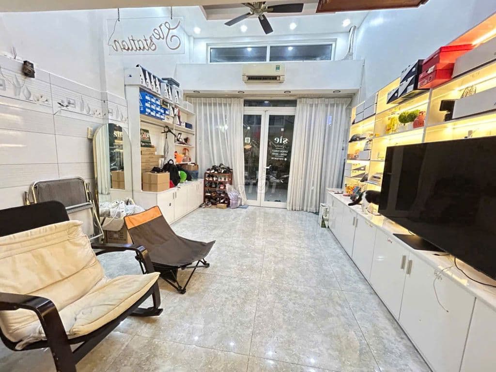 Tầng trệt CC TrầnHưngĐạo P7Q5 105,99m2 SHR gần NH Đồng Khánh hỗ trợ NH