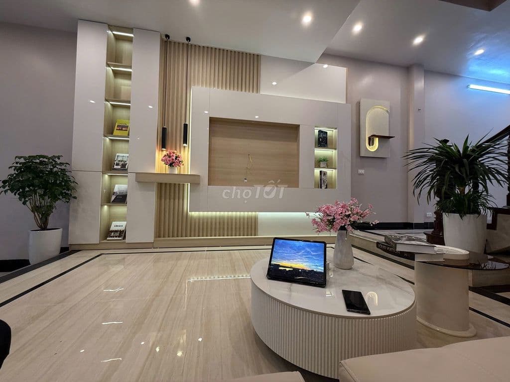 RẺ NHẤT HAI BÀ TRƯNG ! 10m ra ô tô, 5 phòng ngủ , nhà đẹp ở ngay - Ảnh 2