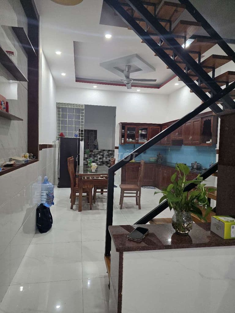 Bán gấp căn nhà 4x15 sau lưng Trường THCS BTĐB