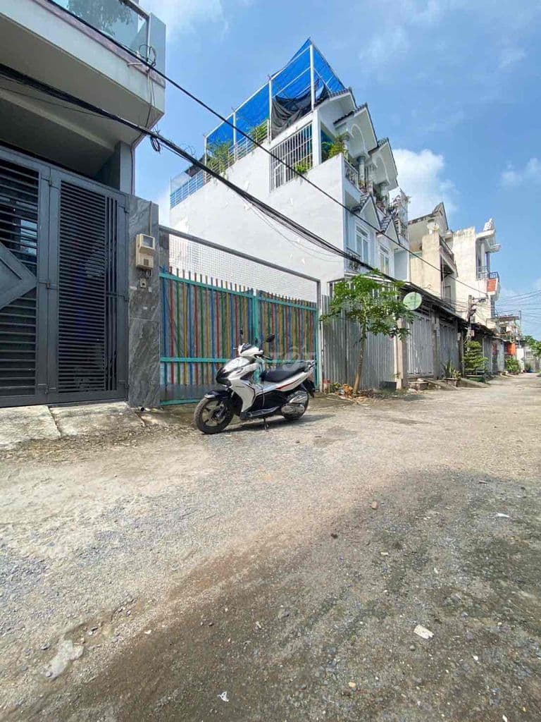 Đất hẻm xe hơi ngay chung cư Thạnh Lộc. Diện tích: 4 x 14m