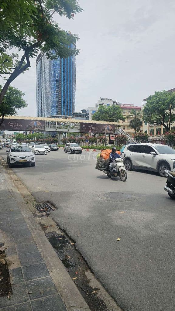 Mặt Phố Trung Kính 133m², 7 Tầng Thang Máy, 2 Mặt Thoáng, 68,8 Tỷ