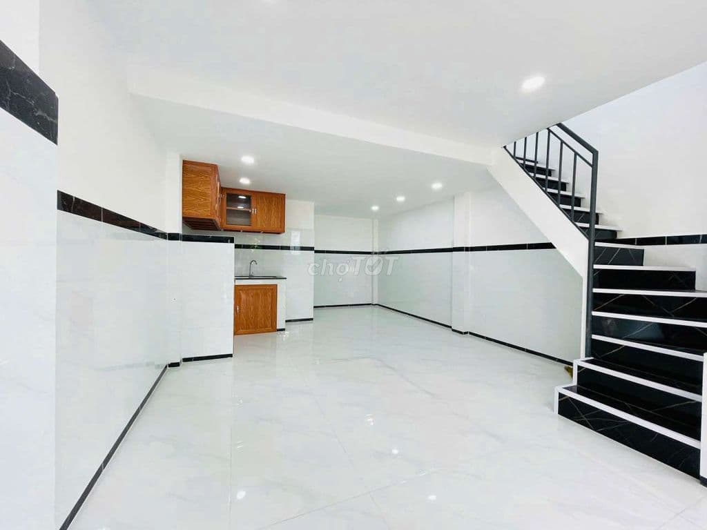 Nhà đẹp 2 tầng đ49 HBC 1ty750 TL - Ảnh 2