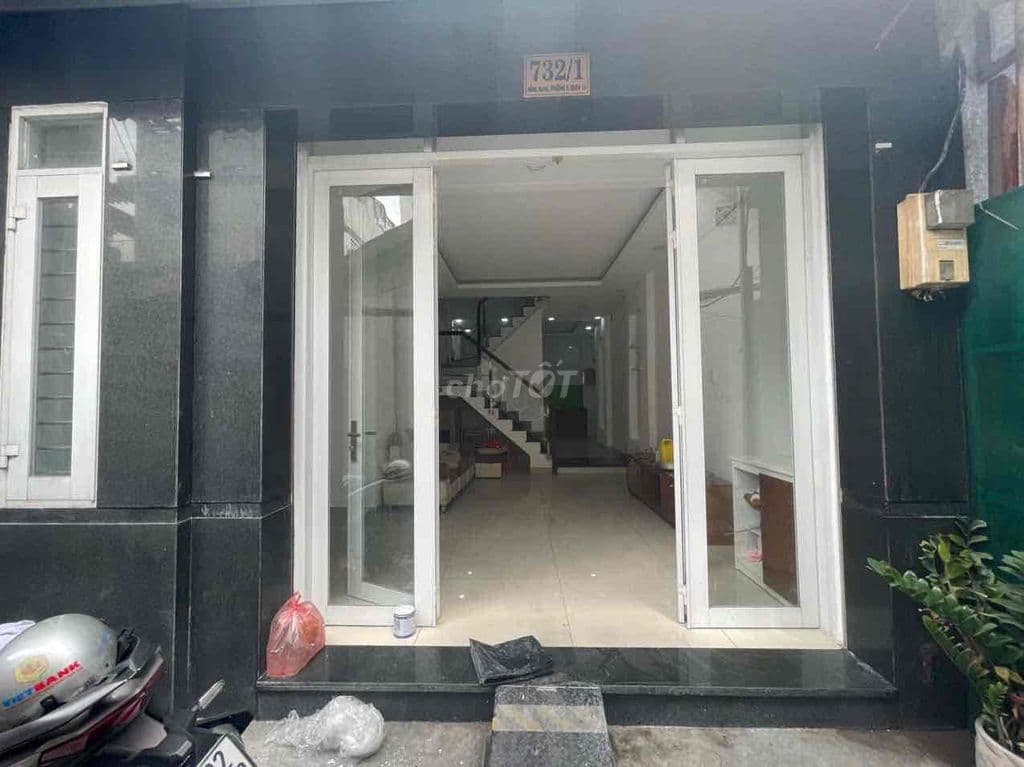 BÁN NHÀ HẺM HỒNG BÀNG, Q.11 - Nhà trống vào ở ngay.
