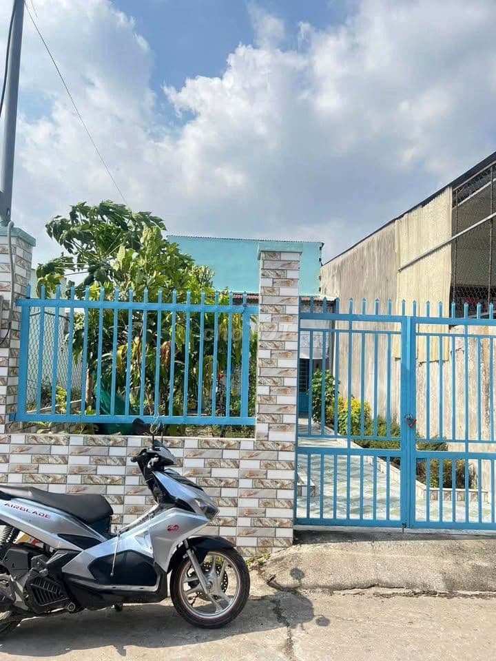 Bán gấp căn nhà ngay Thới Tam Thôn - Hóc Môn 100m2 SHR giá 1 tỉ 200tr
