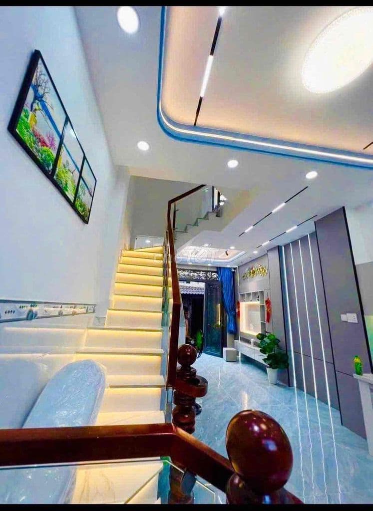 nhà mới vào ở ngay . gần cầu nguyễn tri phương tiện qua quận 5 - Ảnh 2