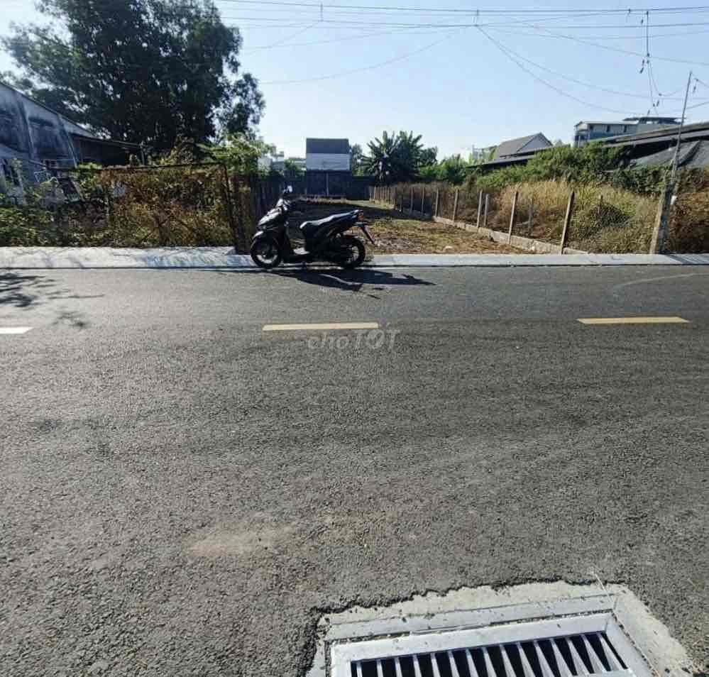 Chủ cần bán gấp lô đất đẹp Mặt Tiền Nguyễn Viết Xuân Trung Tâm Thị Trấ