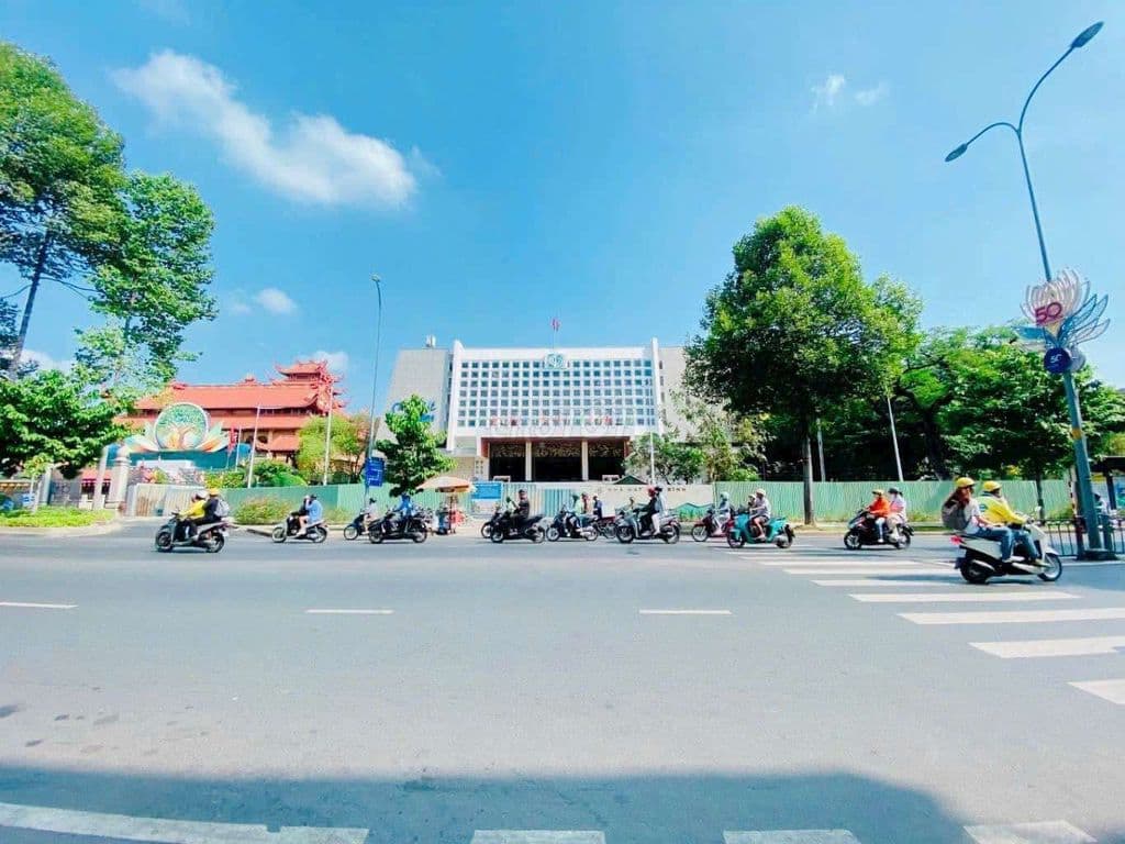 HXH TRẦN HƯNG ĐẠO QUẬN 1 - 4 TẦNG BTCT - XE HƠI ĐỖ CỬA- CHỈ 7.8 TỶ