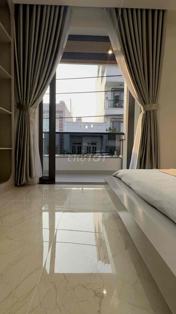 Bán nhà đẹp 5 Tầng ở quận 4 sát bên Q1 cách cây cầu