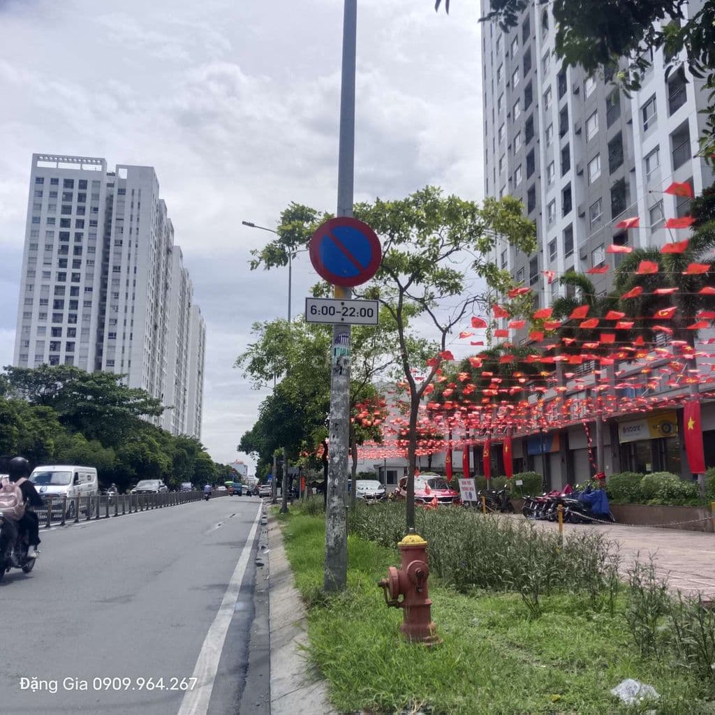 Nhà SHR 86m2 4PN ngang 4m tại Nhà thi đấu Phú Thọ