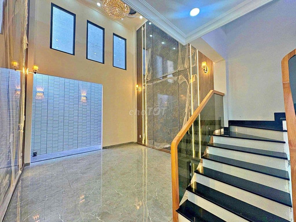 BÁN NHÀ MỚI QUỐC LỘ 13- SÁT VẠN PHÚC CITY ĐÚC BTCT 5 TẦNG CÓ 5PN, 6WC - Ảnh 2